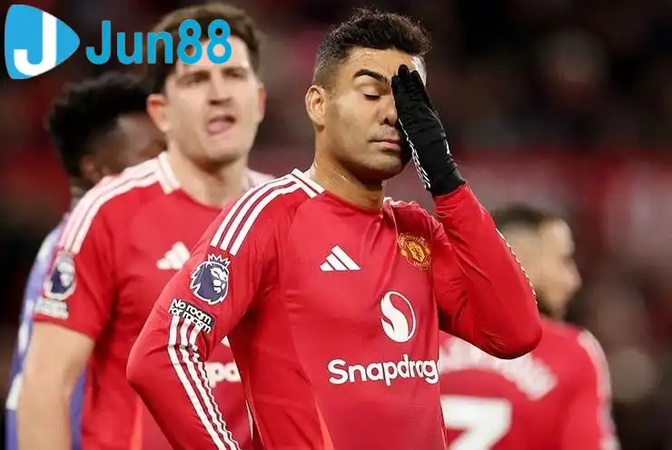 MU đang gặp khó trong việc tìm kiếm nhà tài trợ mới cho đội bóng. Ảnh: The Mirror